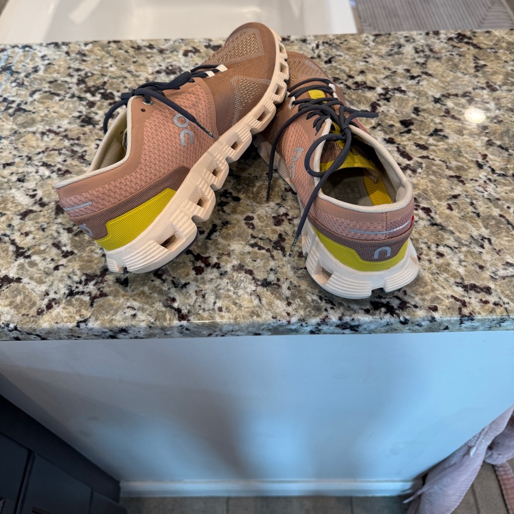 On Running Women’s Shoes